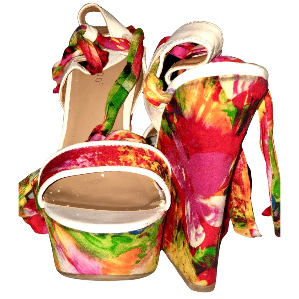 Bamboo Floral Wedge Sandals